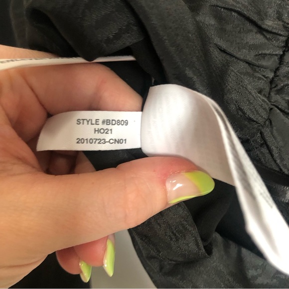 J. Crew Black Ruched Puff Sleeve Crop Top BD809 NWOT - Picture 6 of 8